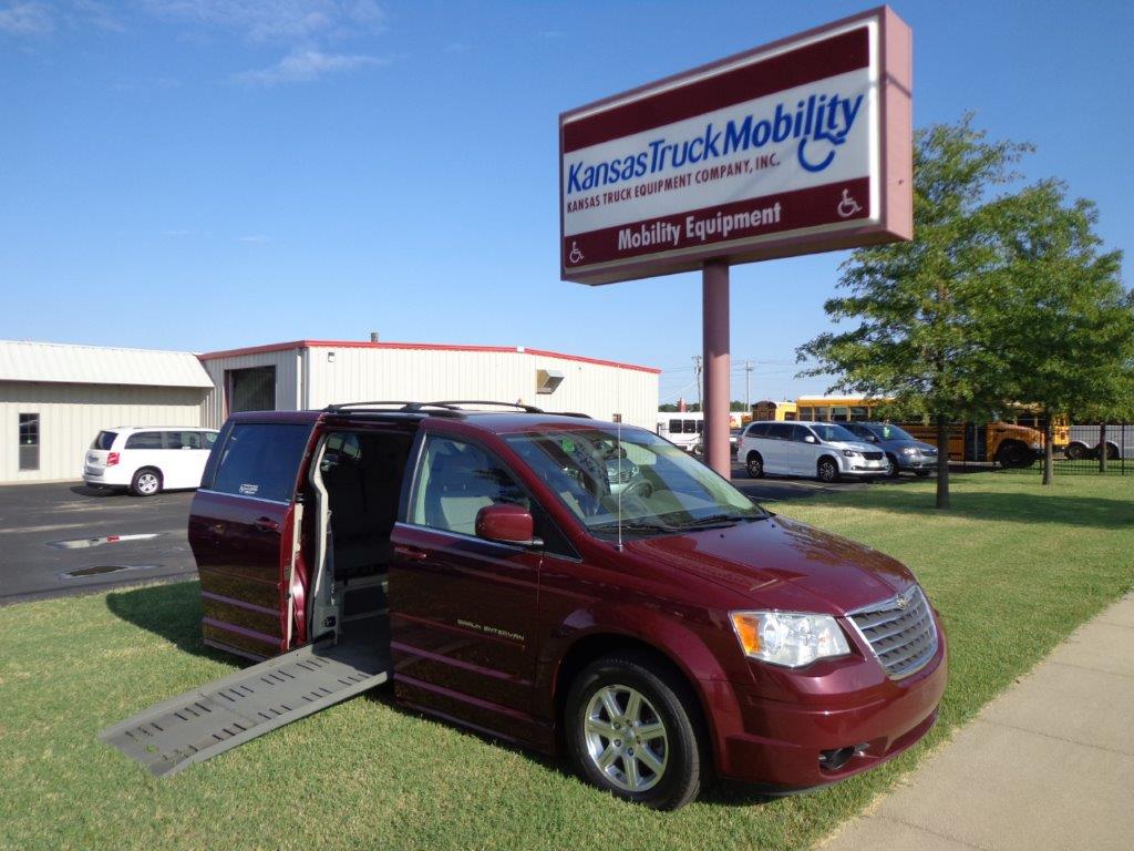 2008 Chrysler Town And Country Touring With Braunability